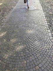 strada città pavimentazione ciottoli marciapiede, sampietrini scale marmo pietra