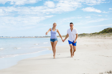 Fototapeta na wymiar Romantic young couple on the beach