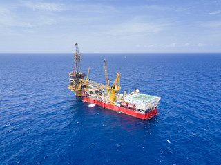 Naklejka premium Aerial View of Tender Drilling Oil Rig (Barge Oil Rig) in The Middle of The Ocean
