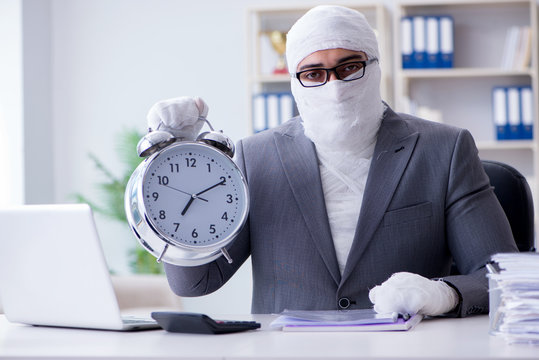 Bandaged businessman worker working in the office doing paperwor