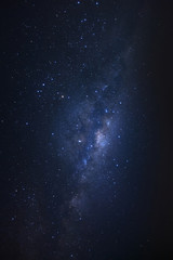 Naklejka premium Gwiaździste niebo nocne, galaktyka Drogi Mlecznej z gwiazdami i kosmicznym pyłem we wszechświecie