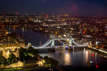 Fototapeta na wymiar Tower bridge and traffic in London, England
