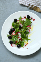 Spring salad with radish
