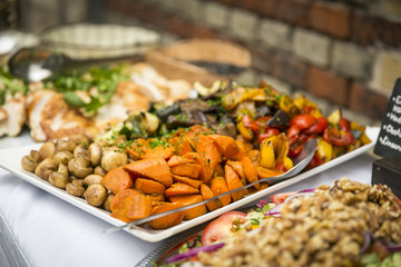 Catering / Antipasti, bunte Gemüseplatte