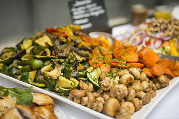 Catering / Antipasti, bunte Gemüseplatte