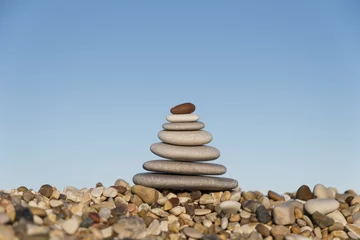 Foto op Aluminium gestapelde stenen aan de kust © twanwiermans