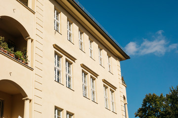 Fototapeta na wymiar flat building in berlin with big balcony