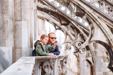 Gordijnen Father with son tourists are on the roof of Milan Cathedral © Soloviova Liudmyla