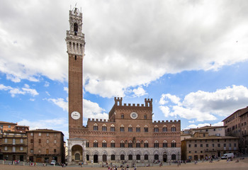 Fototapeta premium Piazza del Campo z Palazzo Pubblico, Siena, Włochy