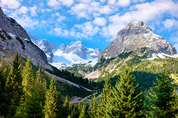 Fototapeta na wymiar Alpenlandschaft Außerfern