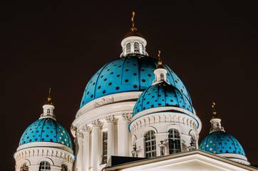Obraz premium Night view domes with stars of the Troitsky Cathedral in Saint-Petersburg