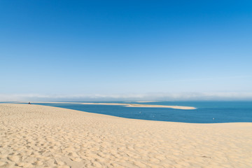 Fototapeta na wymiar Dune du Pyla (Bassin d'Arcachon, France), vue sur le Banc D'Arguin