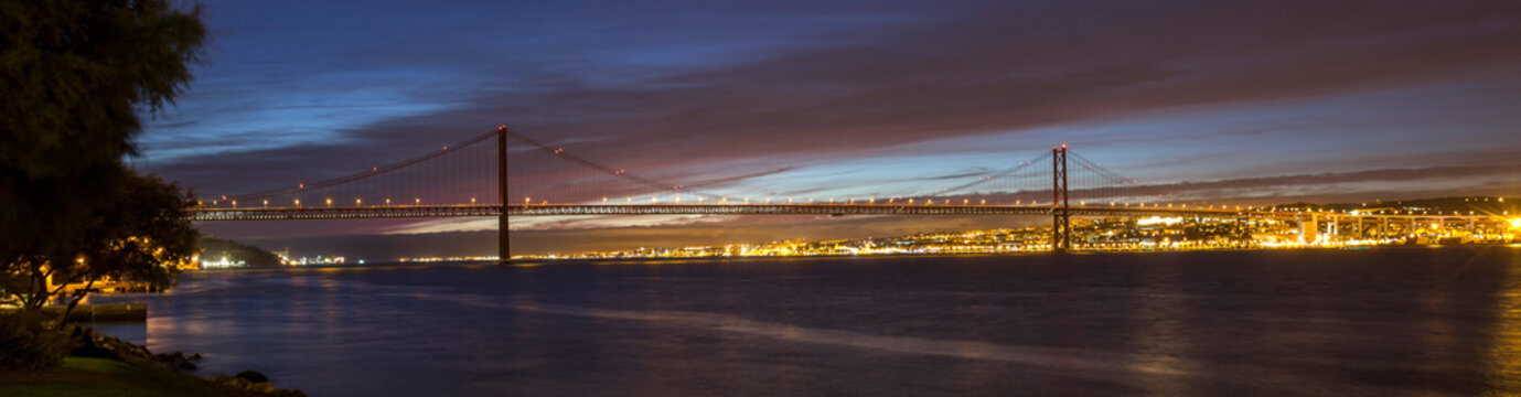 ponte 25 de abril bridge lisbon portugal in the evening panoramic view