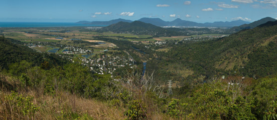 Fototapeta na wymiar Blick auf Cairns von Douglas Track