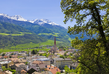 Fototapeta na wymiar Südtirol- Impressionen, Schlanders, gesehen vom Höhenweg