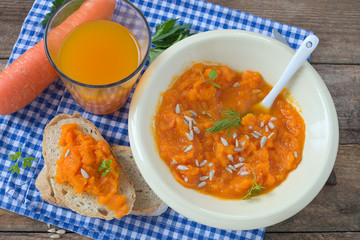 Karotten- Aufstrich mit Sonnenblumen- Kernen