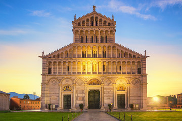 Fototapeta na wymiar Pisa Cathedral first light