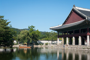 Naklejka premium Gyeonghoeru Pavilion at Gyeongbokgung Palace, Seoul, South Korea