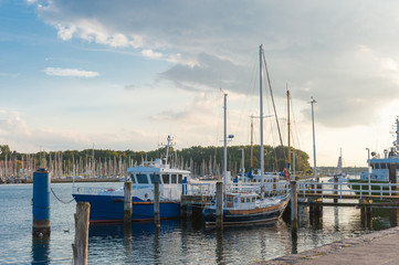 Anlegesteg am Fluss Trave in Travemünde