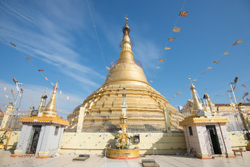 Fototapeta premium botahtaung pagoda is a famous pagoda located in downtown Yangon, Myanmar, near the Yangon river. The pagoda was first built by the Mon around the same time as was Shwedagon Pagoda