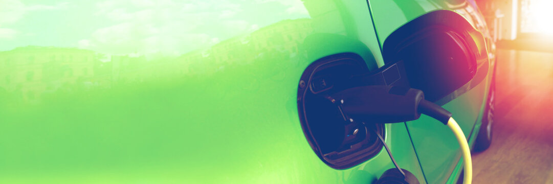 Elektroauto grün - Aufladen an Ladestation - Banner Brochure Header Flyer - Elektromobilität - Platz für Ihren Text