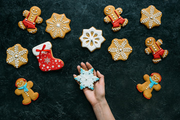 Fototapeta na wymiar hand with homemade gingerbreads