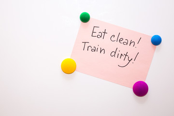 Fridge note with the motivation text about fitness: Eat clean! Train dirty!