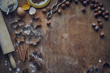 Zutaten um weihnachtliche Kekse zu backen