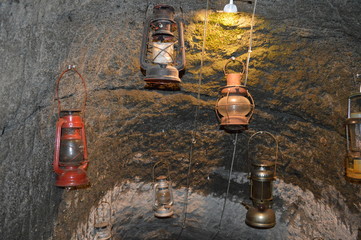 Obraz na płótnie Canvas Lanterns in the cave
