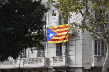 Naklejka premium Catalan flag in Barcelona, Spain
