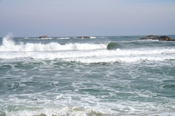 강릉 겨울 바다의 파도.(Waves of the Gangneung winter sea.)