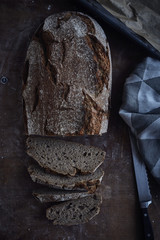 aufgeschnittes Brot frisch gebacken