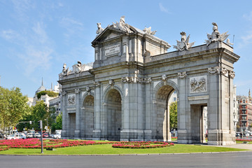 Puerta de Alcalá, Madrid, Spain - obrazy, fototapety, plakaty