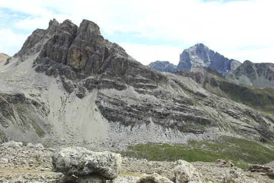 Val d&acute;Agnel, Blick von der Fourcla digl Leget
auf Corn Alv und Piz Julier.
