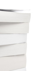 Gestapelte Bücher isoliert vor weißem Hintergrund