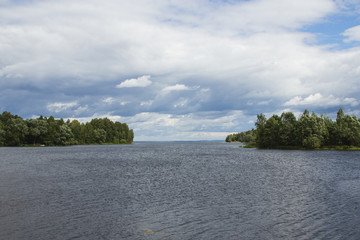 river between two banks