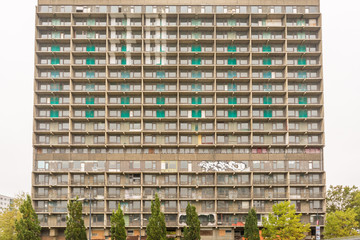Altes verfallenes Hochhaus in Halle Saale