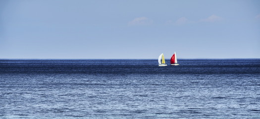 Fototapeta premium Horizon with sailboats as in a dream
