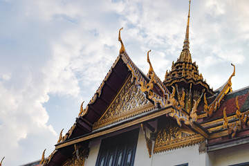 Fototapeta premium Colorful rooftops of Temple of the Emerald Buddha, Wat Phra Kaew in Bangkok, Thailand.