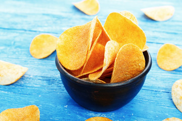 potato chips in a clay plate