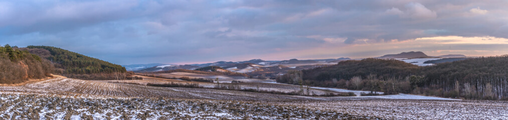 Téli naplemente a Gerecsében