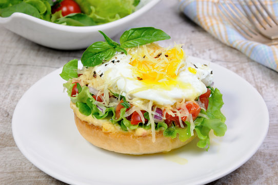 Bun with egg