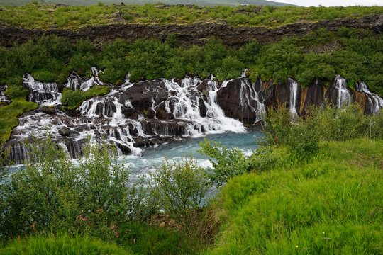 Island: Wasserf&auml;lle Hraunfossar und Barnafoss bei H&uacute;safell