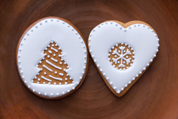  gingerbread with a painted white glaze Christmas tree and  with a painted white icing heart