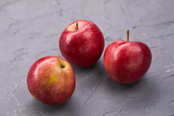 red apples