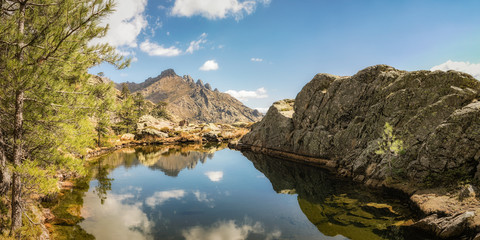 Fototapeta na wymiar Lake at Paglia Orba in the mountains of Corsica