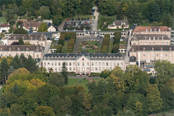Fototapeta na wymiar Photo aérienne de l'établissement hospitalier Fondation d'Aligre en Eure-et-Loir en France