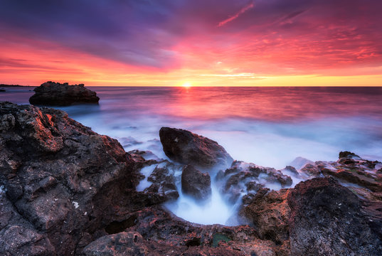 Fototapeta Rocky sunrise /  Magnificent sunrise view at the Black sea coast, Bulgaria