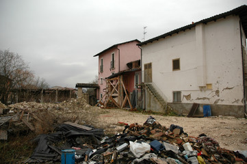 Obraz na płótnie Canvas houses ruined by earthquake