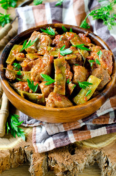 Meat stew with green beans and tomatoes